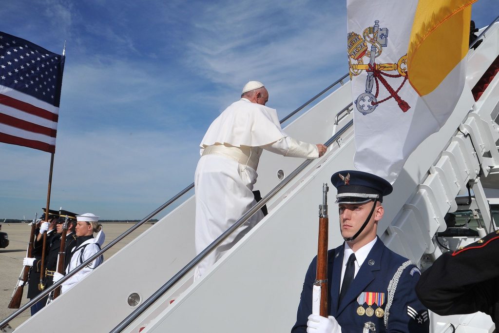 Pope_Francis_Boards_His_Flights_From_Washington,_D.C.,_to_New_York_City
